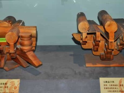 三踩斗单昂角科、五踩品字科
