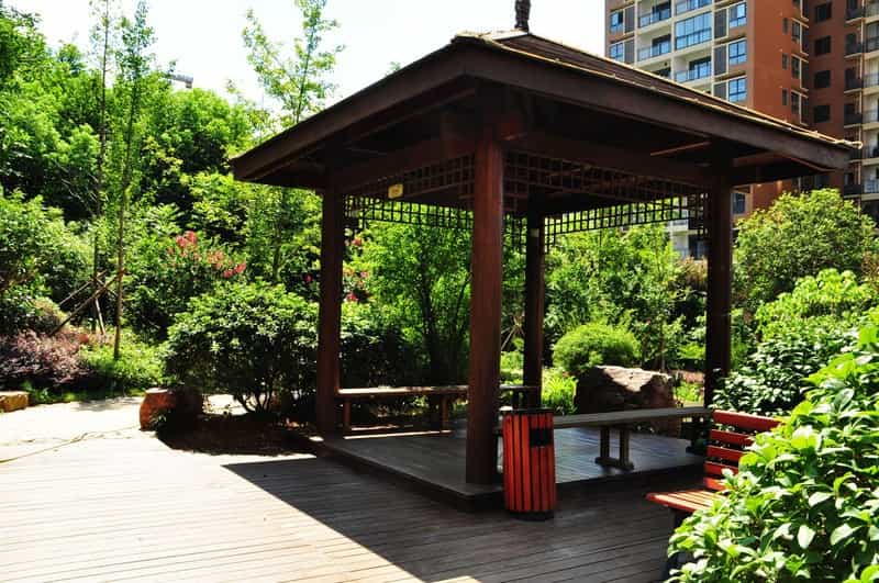 常见的防腐木四角亭图片